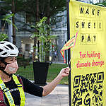 Protest at Shell HQ in Manila. © LJ Pasion / Greenpeace