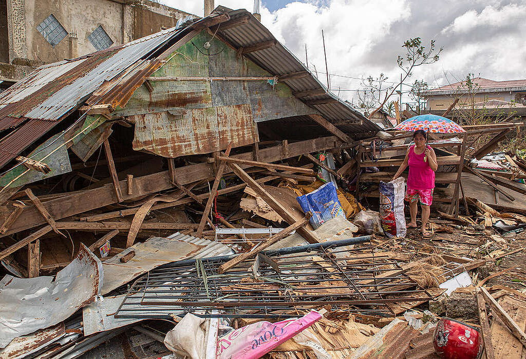 Aftermath of Supertyphoon 'Pepito' in Bagamanoc Catanduanes. © Juanito Bantong / Greenpeace Aftermath of Supertyphoon 'Pepito' in Bagamanoc Catanduanes. © Juanito Bantong / Greenpeace