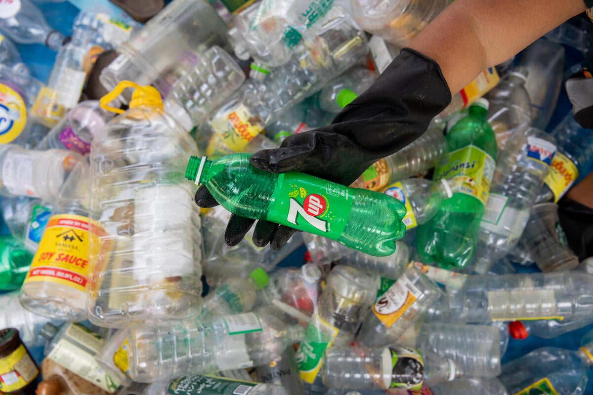 Reduction, not false solutions. Greenpeace urges gov’t to steer clear of greenwashing amid plastic use for roads