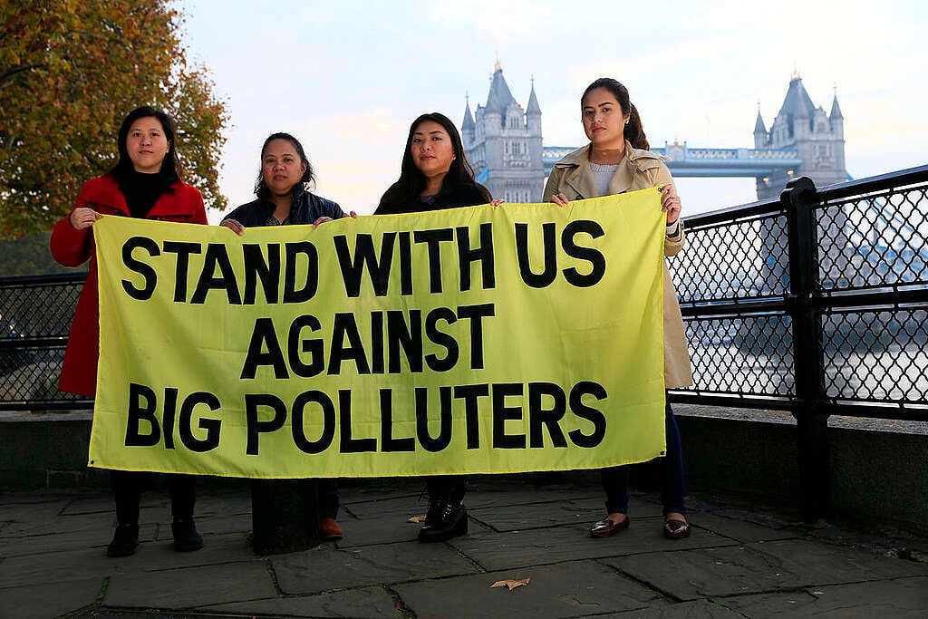 Filipino Typhoon Survivors in London. © Jiri Rezac / Greenpeace