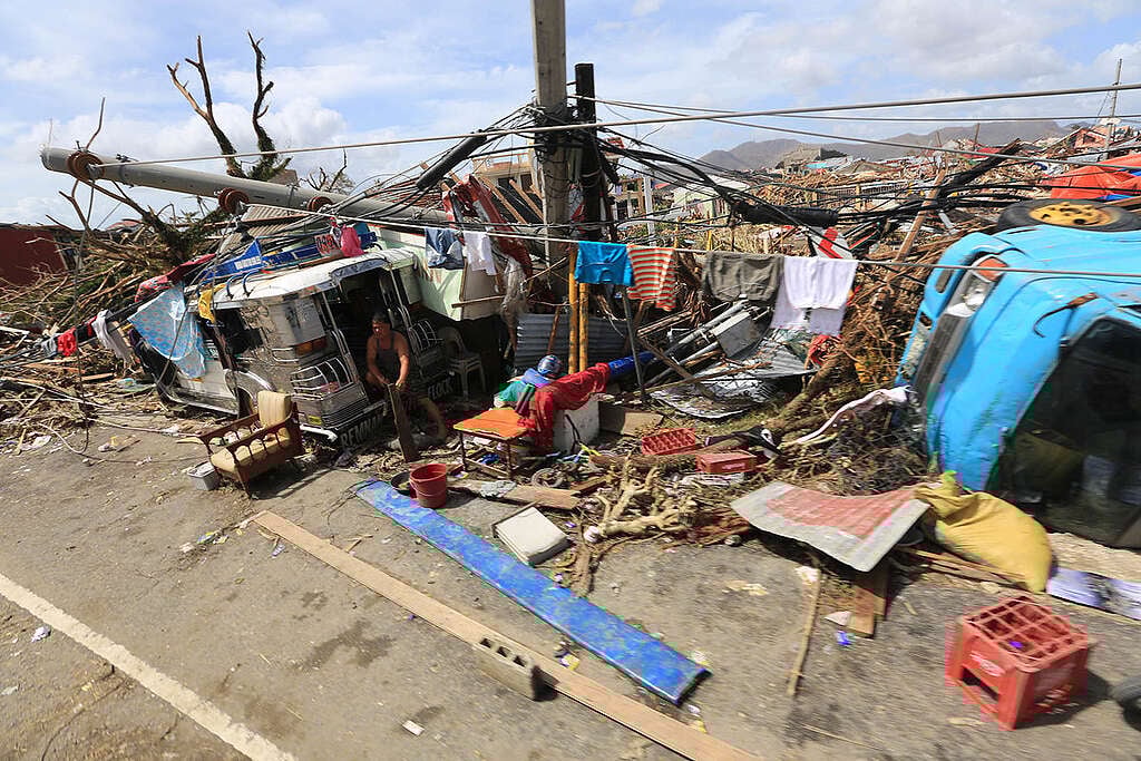 Aftermath of Typhoon Haiyan in the Philippines. © Matimtiman / Greenpeace Aftermath of Typhoon Haiyan in the Philippines. © Matimtiman / Greenpeace