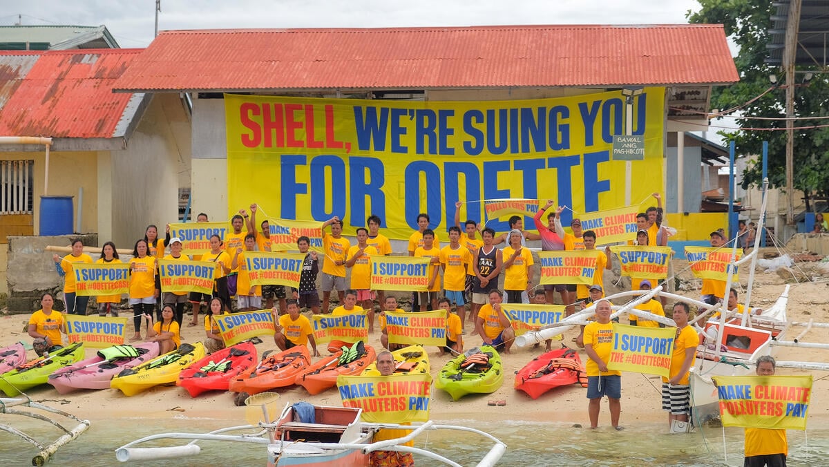 Filipino Climate Survivors Sue Shell for Typhoon Odette - Activity in Bohol. © Victor  Kintanar / Greenpeace