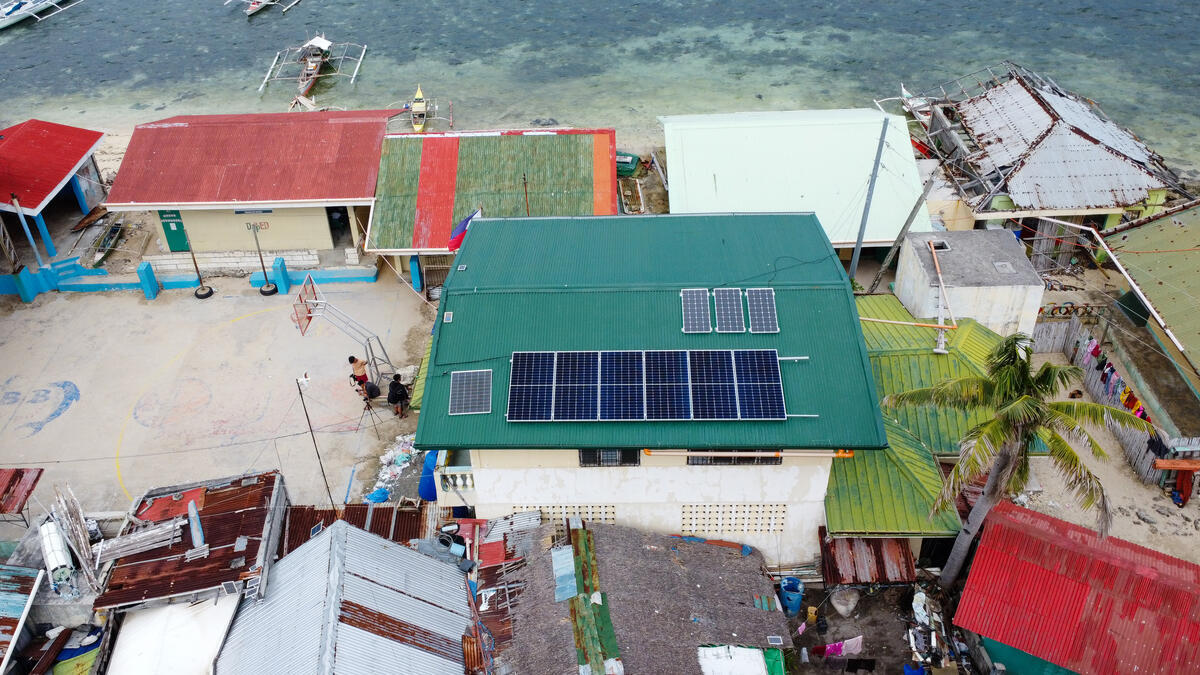 Bohol Sinking Islands Get Climate Response Upgrade through Renewable Solar Energy (Batasan). &copy; Ivan Joeseff Guiwanon / Greenpeace