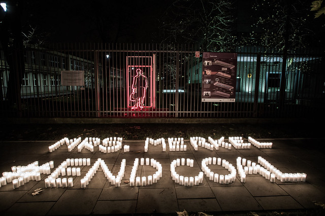 Wiadomość #EndCoal przed Ambasadą Niemiec w Warszawie