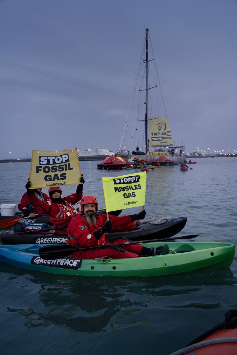 Blockade against Putin’s and Trump’s Gas at the Zeebrugge Terminal in Belgium. © Eric De Mildt / Greenpeace