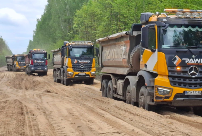 Budowa drogi w Puszczy Białowieskiej – drogowcy naruszyli pozwolenie. Greenpeace interweniuje