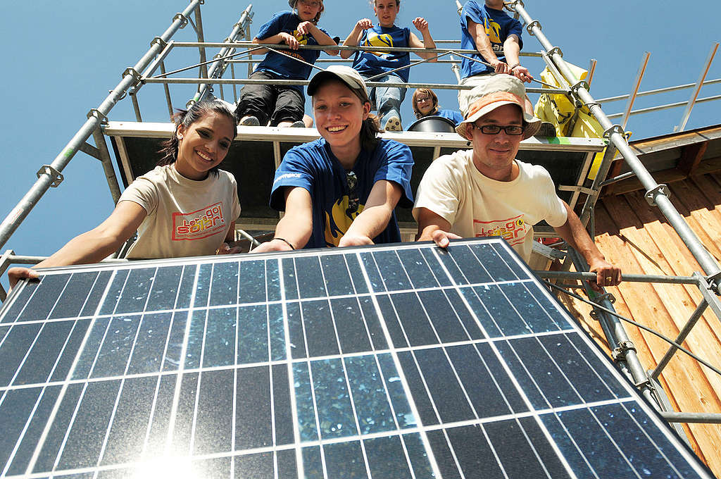 Solar System Installation in Alvaneu. © Greenpeace / Ex-Press / Markus Forte