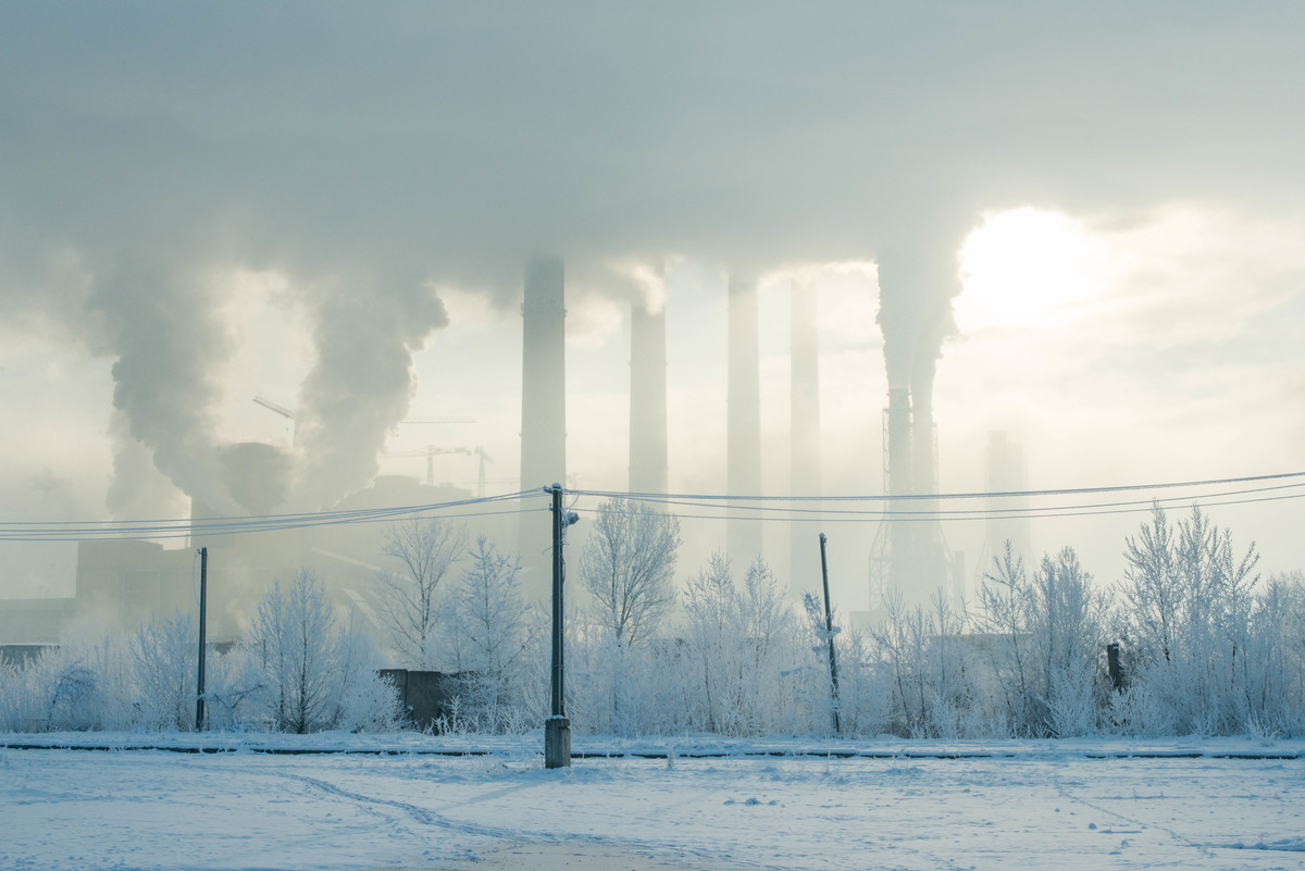 Protest against Illegal Lignite Coal Power Plant Unit in Romania. © Mircea Topoleanu / Greenpeace