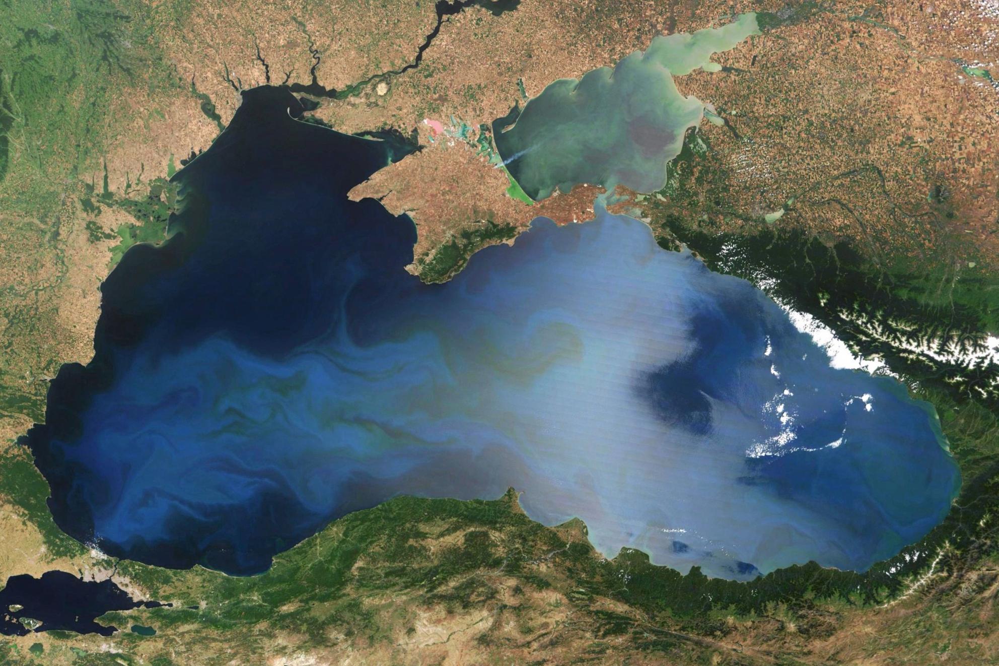 Poluarea din Marea Neagră se vede din satelit. Ce păzesc autoritățile române?