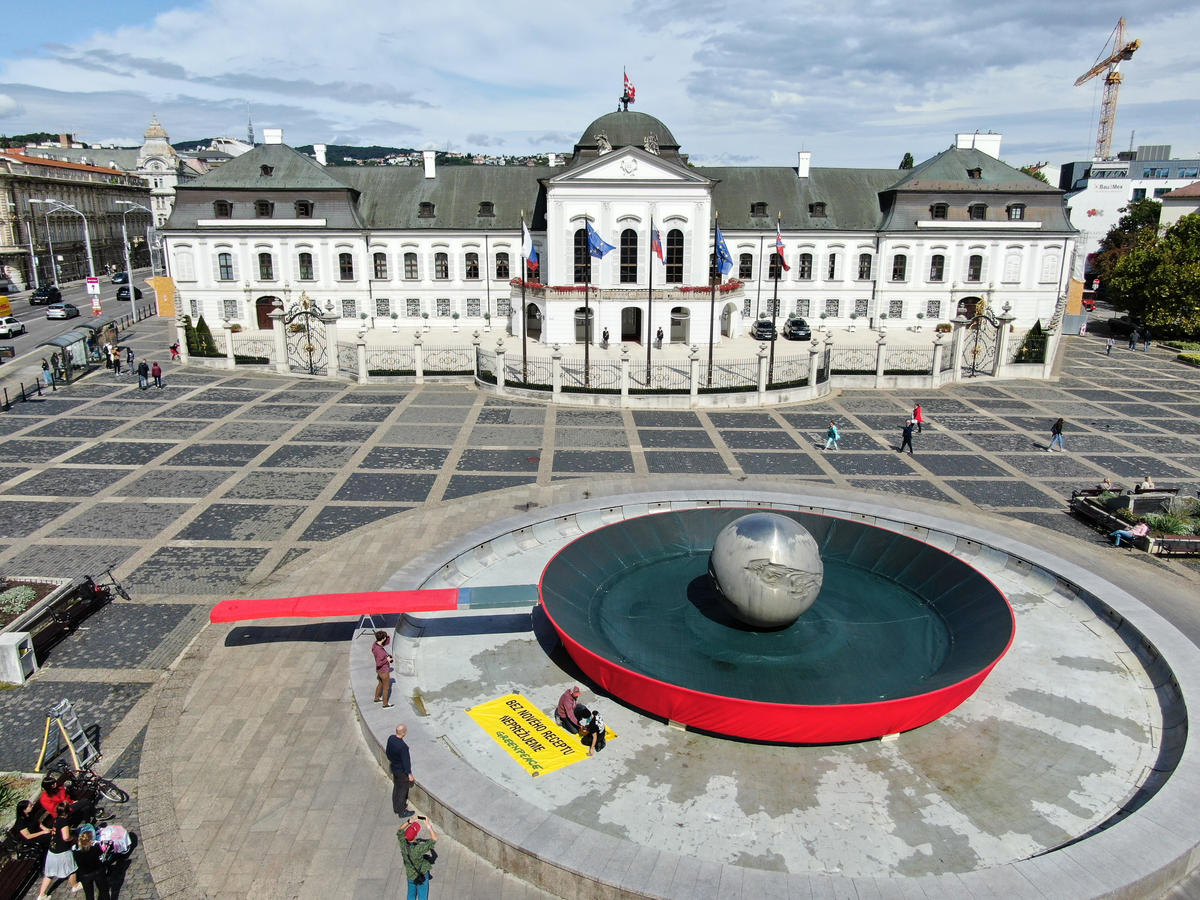 Frying Earth Action in Bratislava. © Greenpeace