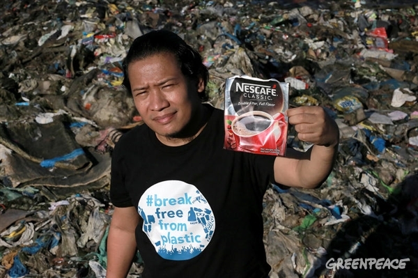 Osvobodimo se plastike. (c) Greenpeace.