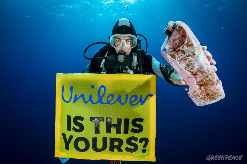 Unilever, je to tvoje? (c) Justin Hofman / Greenpeace.