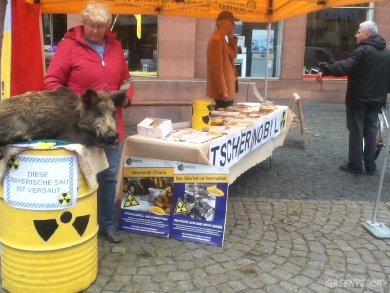 Stojnica ob mednarodnem dnevu nesreče v Černobilu. Foto: Greenpeace / Ines Gorkič.