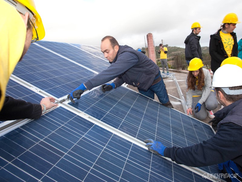 Sončna elektrarna. (c) Greenpeace