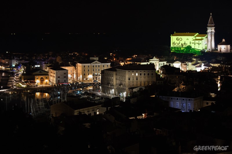 Go solar! (c) Mitja Kobal/Greenpeace