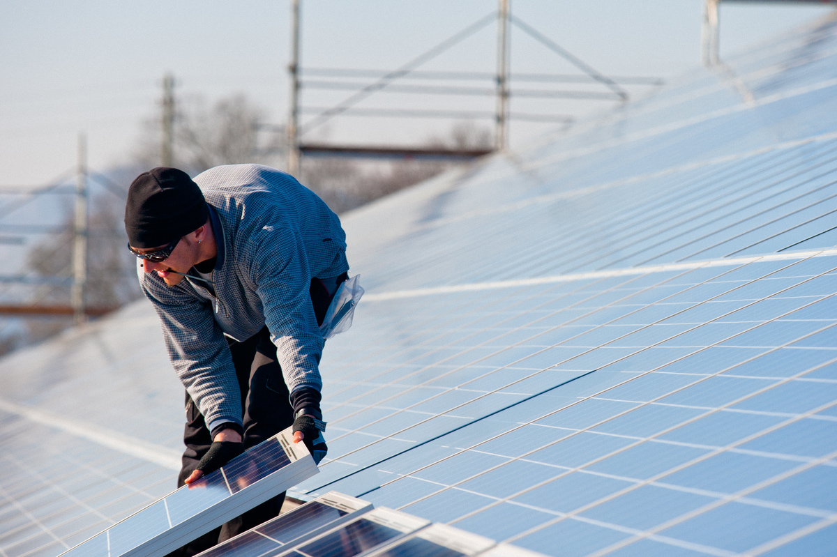 Solar System Installation in Seewen. © Greenpeace / Nicolas Fojtu