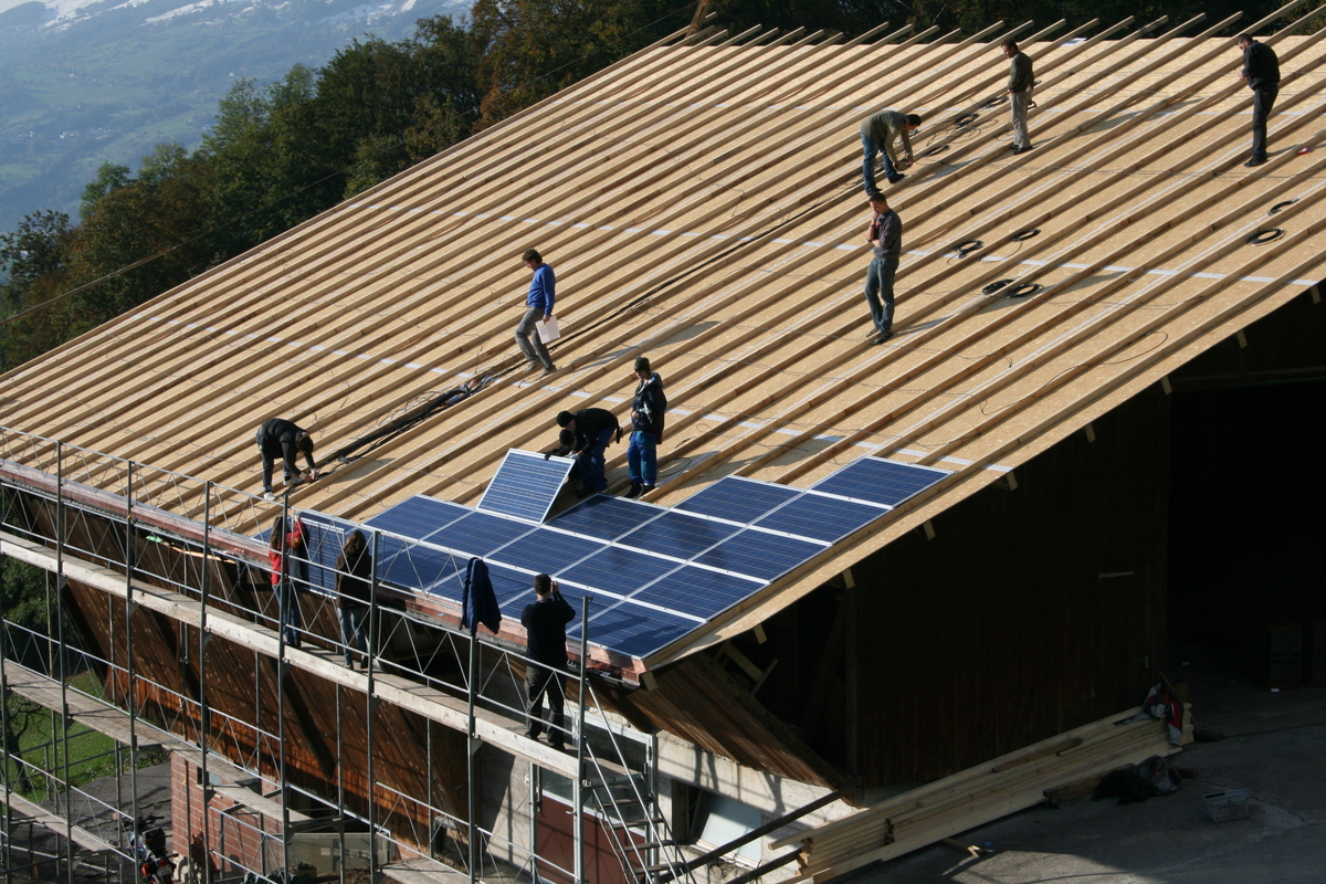Solar System Installation in Oberdorf. © Greenpeace