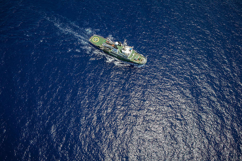 Greenpeaceova ladja Esperanza v Indijskem oceanu