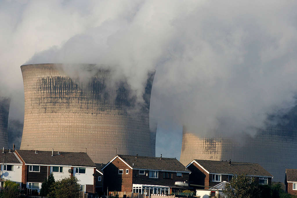 Ferrybridge Power Station in the UK. © Steve Morgan / Greenpeace Ferrybridge Power Station in the UK. © Steve Morgan / Greenpeace
