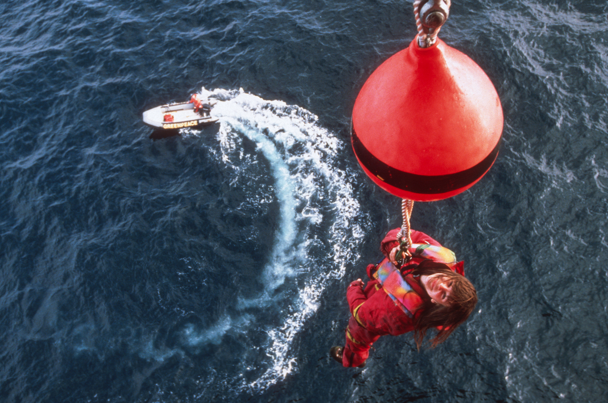 Brent Spar First Occupation in the North Sea. © Sabine Vielmo / Greenpeace