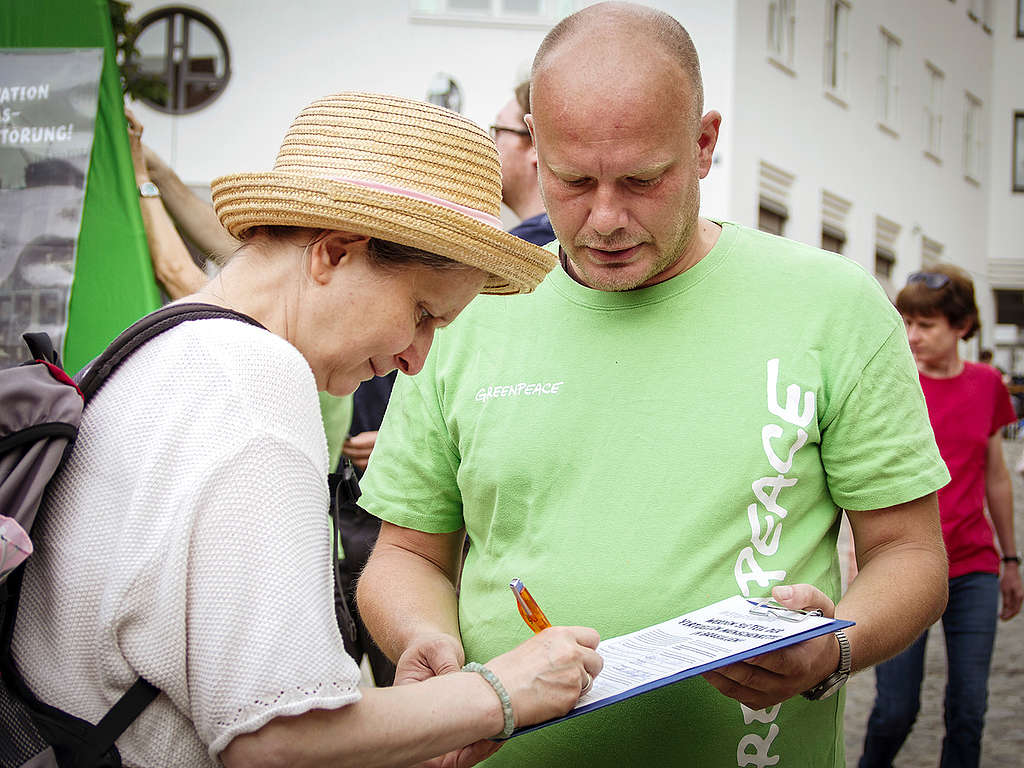 Tapajos Dam Group Action Day in Freiburg. © Martin Storz / Greenpeace