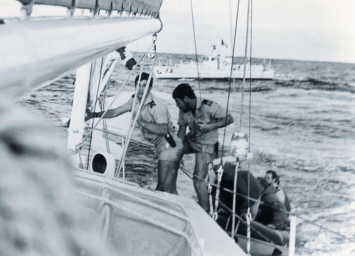 VEGA boarded by French commandos in Moruroa. © Greenpeace / Ann-Marie Horne