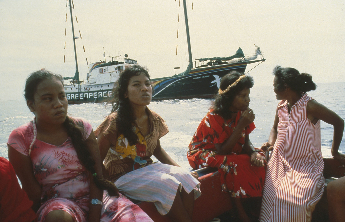 Evacuation of Rongelap Islanders to Mejato. © Greenpeace / Fernando Pereira
