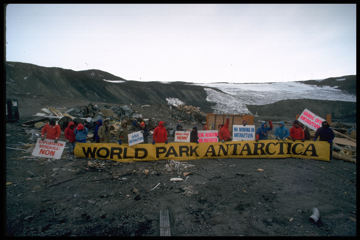 Protest against Mining at US McMurdo Base Camp. © Greenpeace / James Perez