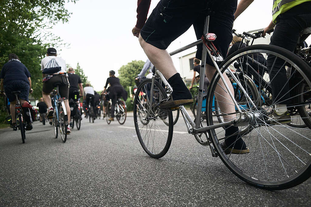 Bike "Ride of Silence" for Safe Urban Infrastructures in Germany. © Carlos Fernández Laser / Greenpeace