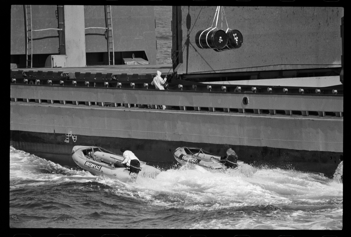 Activists Block Dumping of Nuclear Waste. © Greenpeace / Pierre Gleizes