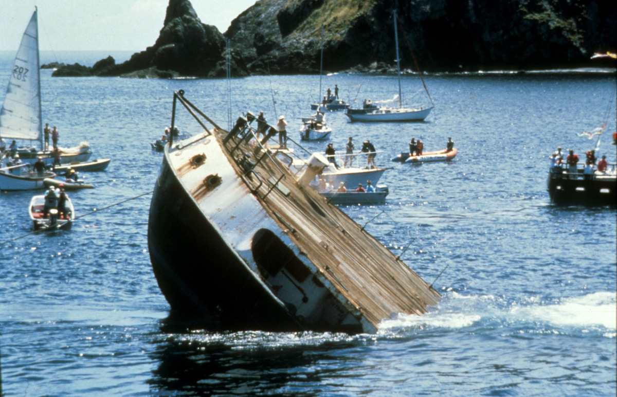 Rainbow Warrior sunk off New Zealand. © Greenpeace / Brian Latham