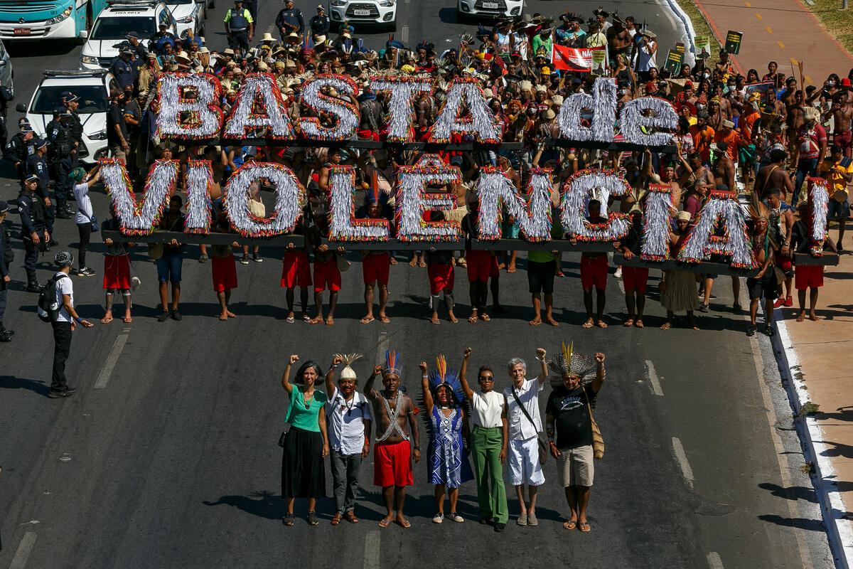 "Enough Violence" Petition Delivery in Brazil. © Diego Baravelli / Greenpeace