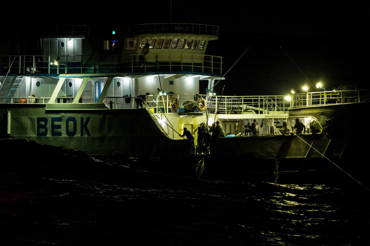 Taiwanese longliner - Hung Yu 122. © Tommy Trenchard / Greenpeace