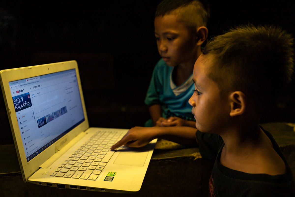 Sexy Killers Movie Screening in Batang, Central Java. © Aji Styawan / Greenpeace
