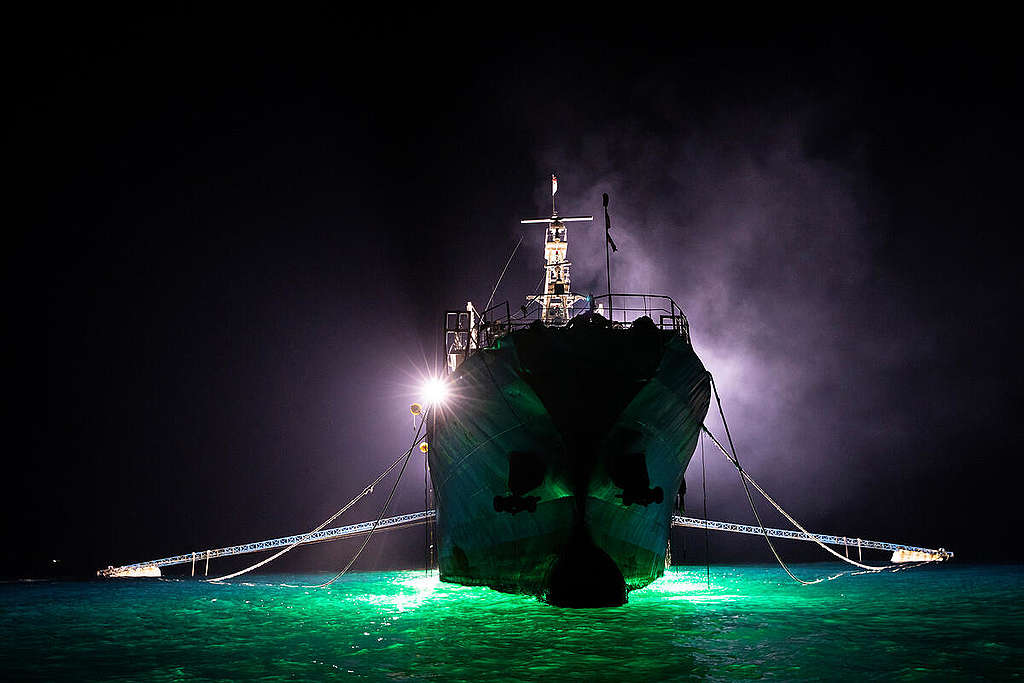 Chinese Squid Boat in Northern Indian Ocean. © Abbie Trayler-Smith / Greenpeace