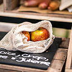 Apples in a Cloth Bag. © Isabelle Povey / Greenpeace