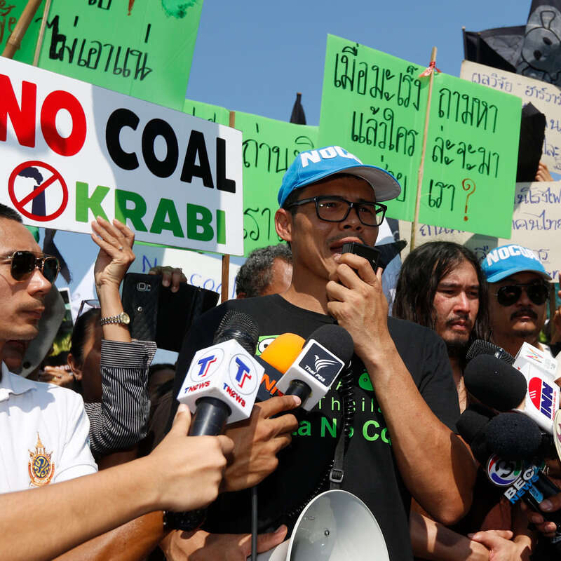 Anti-Coal Network Rally in Bangkok against Coal-Fired Power Plant in Krabi. © Tadchakorn Kitchaiphon / Greenpeace Anti-Coal Network Rally in Bangkok against Coal-Fired Power Plant in Krabi. © Tadchakorn Kitchaiphon / Greenpeace