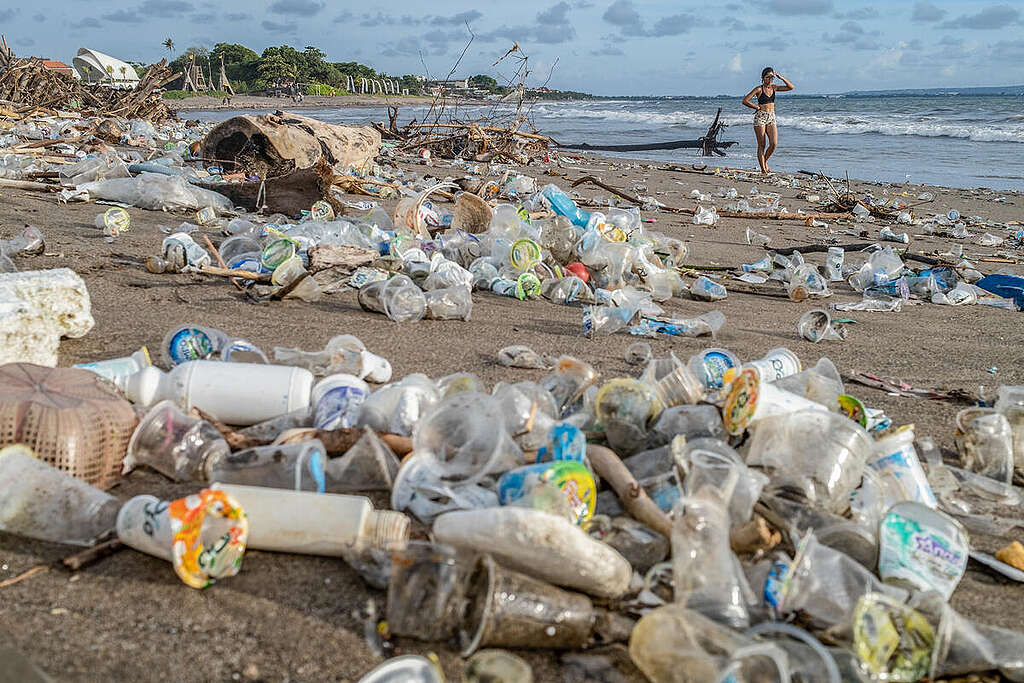 Plastic Waste in Canggu Beach, Bali. © Made Nagi / Greenpeace