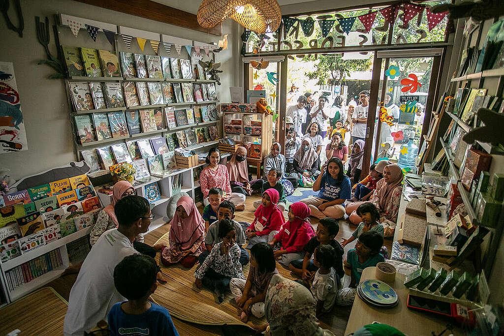Climate Litigation Books Series for Kids Launch in Yogyakarta. © Hendra Nurdiyansyah / Greenpeace © Hendra Nurdiyansyah / Greenpeace Climate Litigation Books Series for Kids Launch in Yogyakarta. © Hendra Nurdiyansyah / Greenpeace © Hendra Nurdiyansyah / Greenpeace