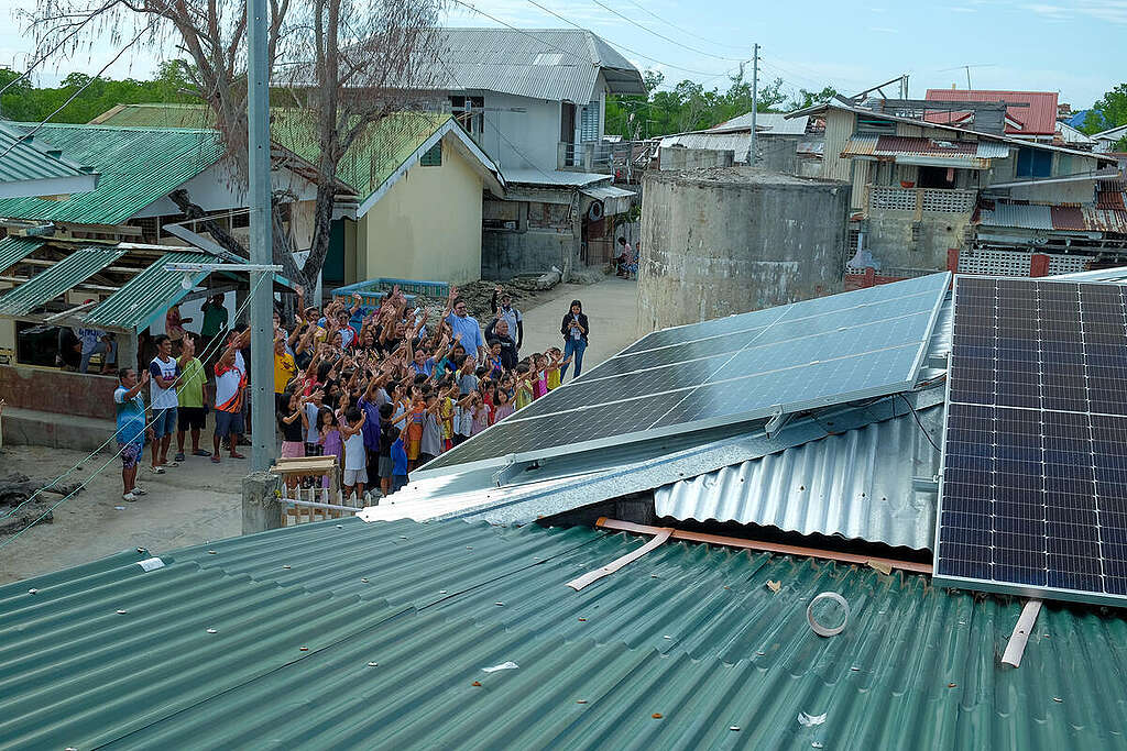 Bohol Sinking Islands get Climate Response Upgrade through Renewable Solar Energy (Batisan). © Victor Kintanar / Greenpeace Bohol Sinking Islands get Climate Response Upgrade through Renewable Solar Energy (Batisan). © Victor Kintanar / Greenpeace