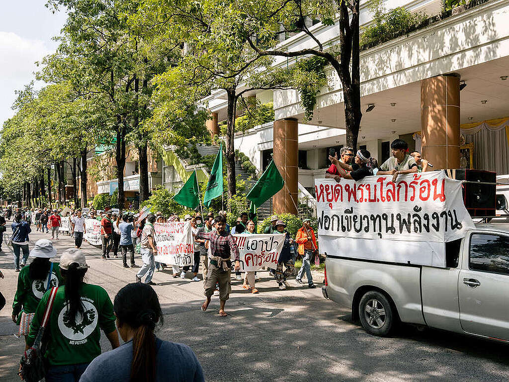Climate March at the Environment Ministry in Bangkok. © Chittawan Limcharoen / Greenpeace Climate March at the Environment Ministry in Bangkok. © Chittawan Limcharoen / Greenpeace