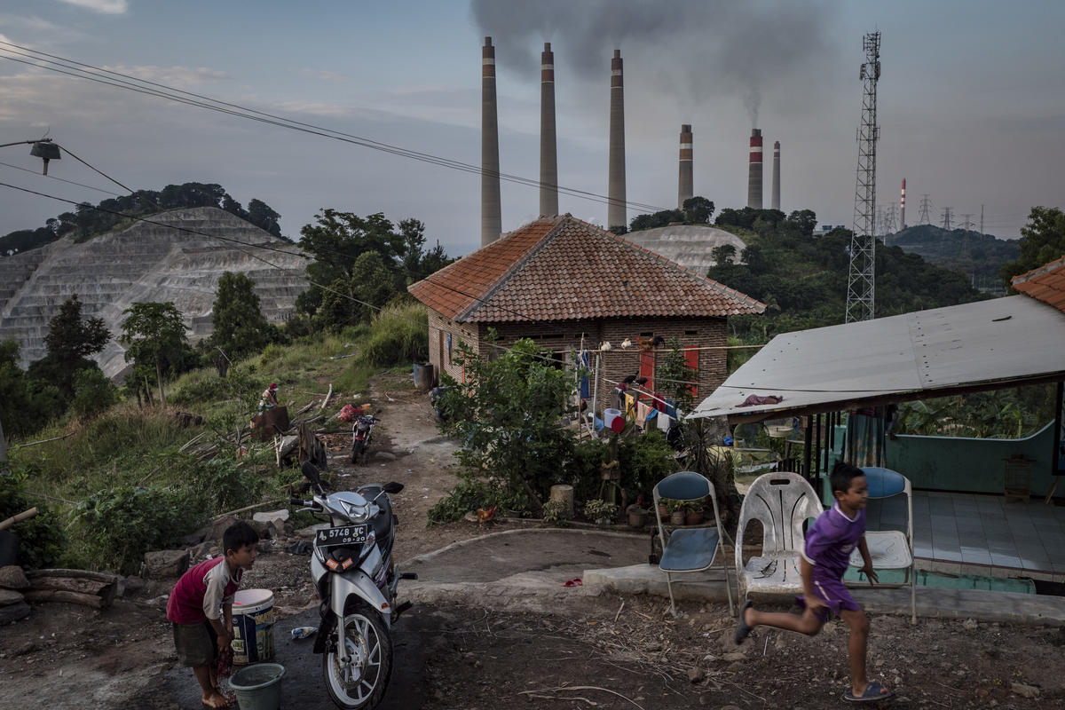 The Life with Coal Power Plants in Suralaya, Indonesia. © Ulet  Ifansasti / Greenpeace
