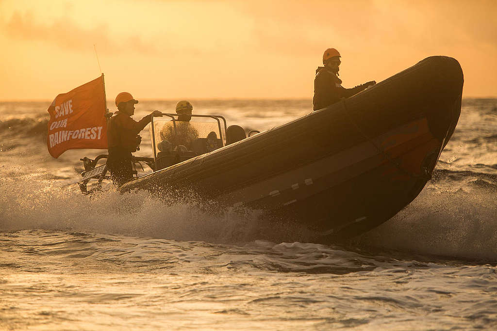 Dirty Palm Oil Protest against the Stolt Tenacity in the Atlantic Ocean. © Jeremy Sutton-Hibbert / Greenpeace Dirty Palm Oil Protest against the Stolt Tenacity in the Atlantic Ocean. © Jeremy Sutton-Hibbert / Greenpeace