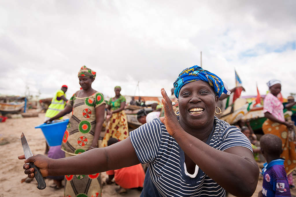 Women in Senegal. © Clément Tardif / Greenpeace Women in Senegal. © Clément Tardif / Greenpeace
