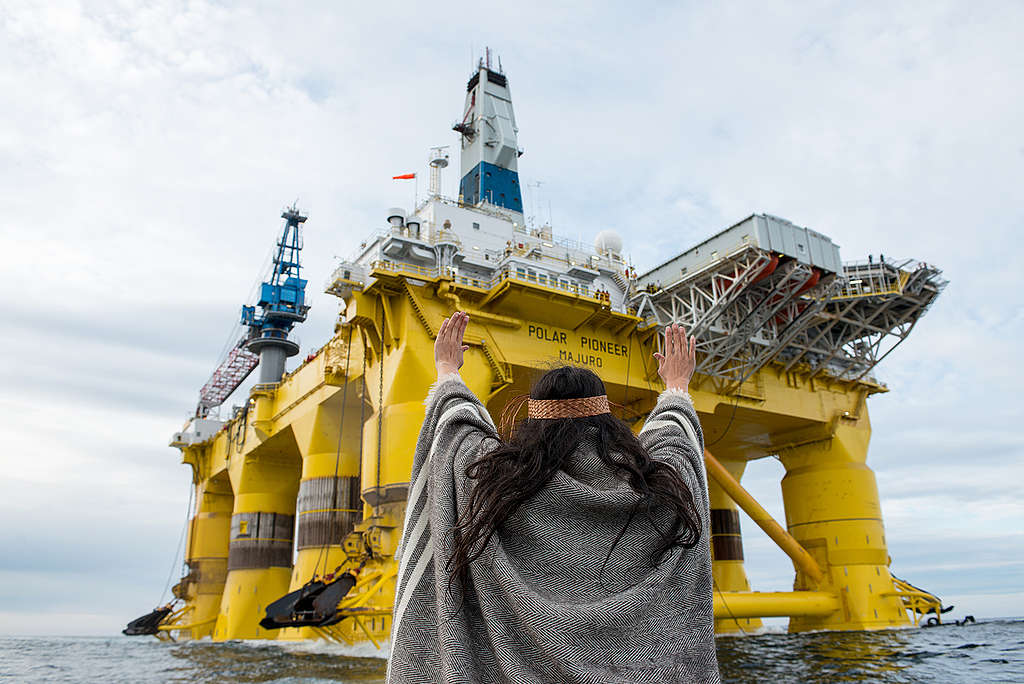Audrey vs The Machine in Pacific Ocean. © Greenpeace / Keri Coles