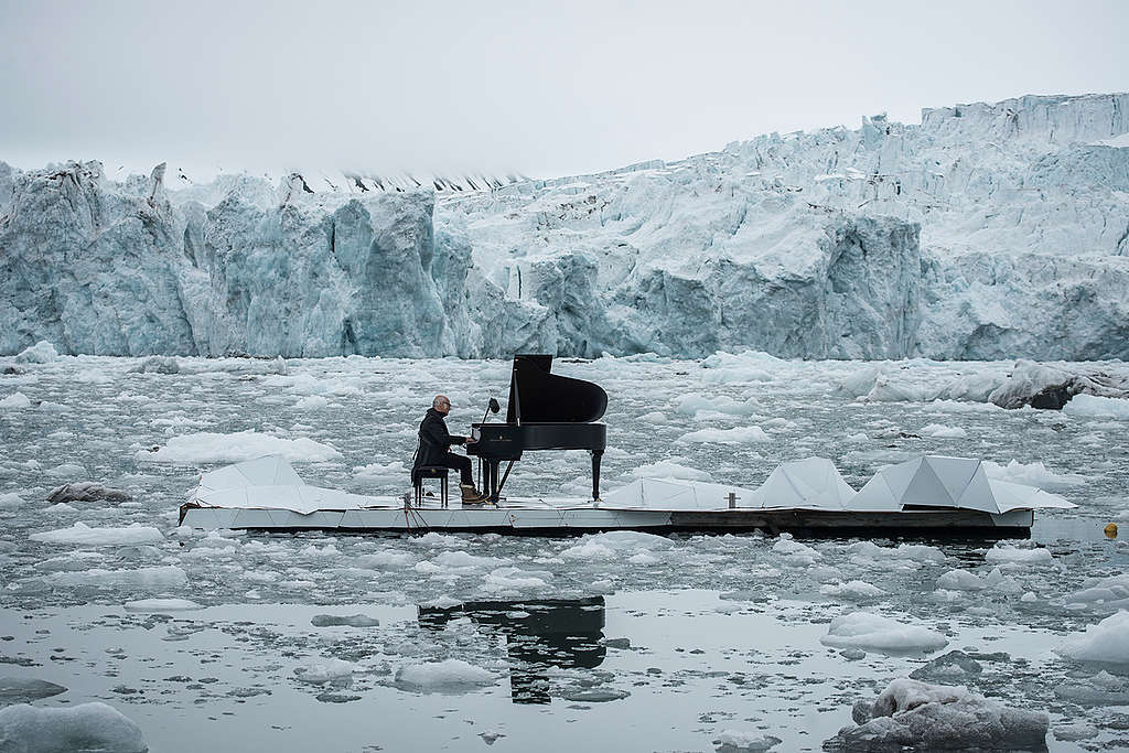 Composer and Pianist Ludovico Einaudi Performs in the Arctic Ocean. © Pedro Armestre / Greenpeace Composer and Pianist Ludovico Einaudi Performs in the Arctic Ocean. © Pedro Armestre / Greenpeace