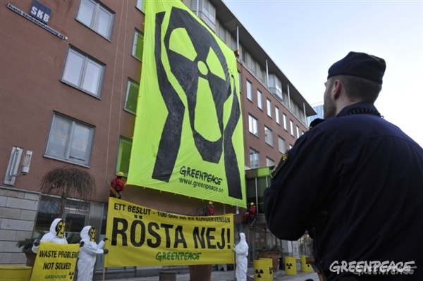 Greenpeace-aktivister protesterar mot planer på slutförvar av kärnavfall, 2011
