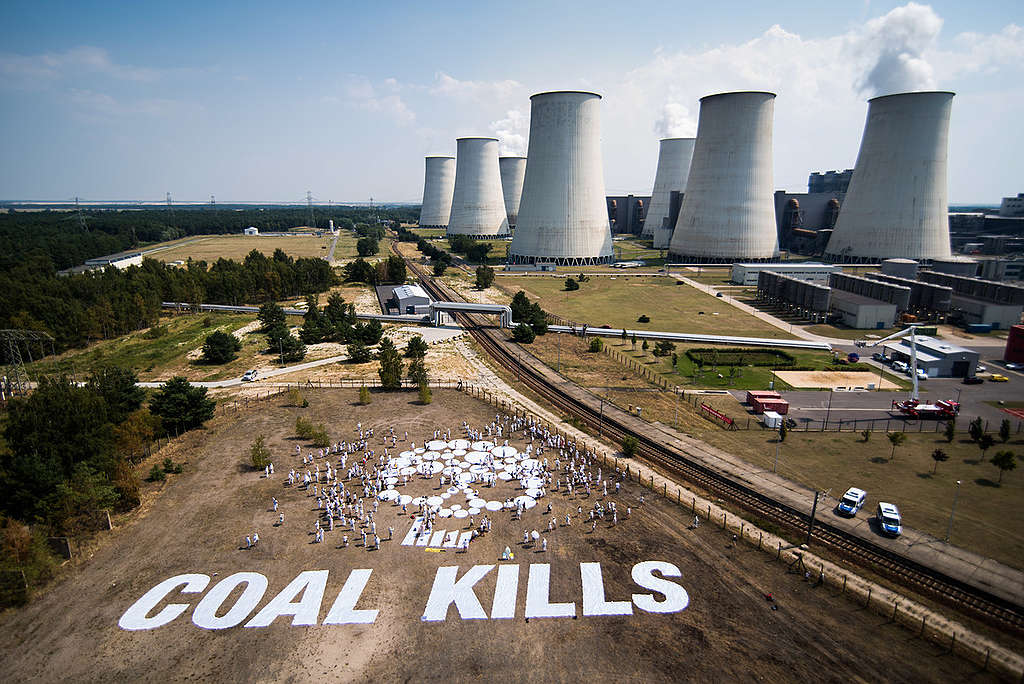 Banner Action against Lignite in Front of Jaenschwalde. © Chris Grodotzki