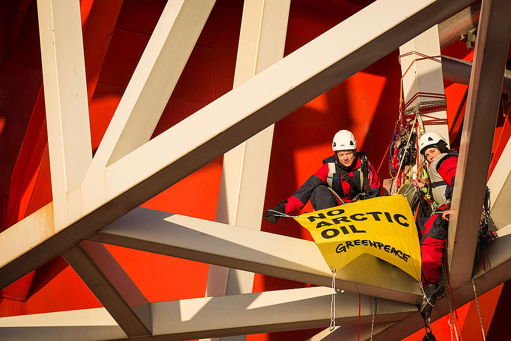 Action at Statoil Rig in the Barents Sea. © Anonymous Action at Statoil Rig in the Barents Sea. © Anonymous