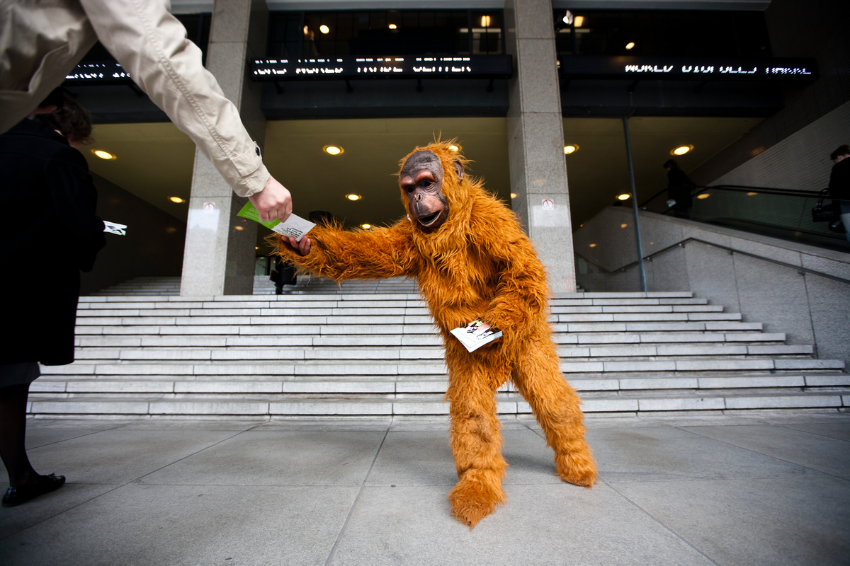 Forest Action against Neste Oil in Rotterdam. © Cris Toala Olivares